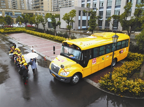 浙江省臺(tái)州市椒江區(qū):開(kāi)往春天的定制公共校車(chē)