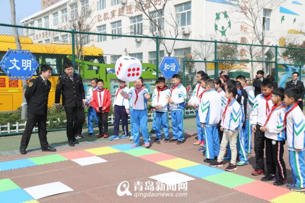 溫馨校車消防演習 照管員指揮學生20秒完成逃生