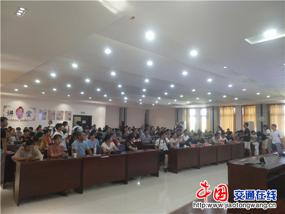 江西德興:交警組織開展校車駕駛人和隨車照管人員安全培訓活動