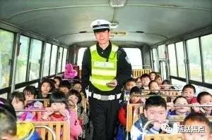 河北大名交警對“校車管理”開新路！