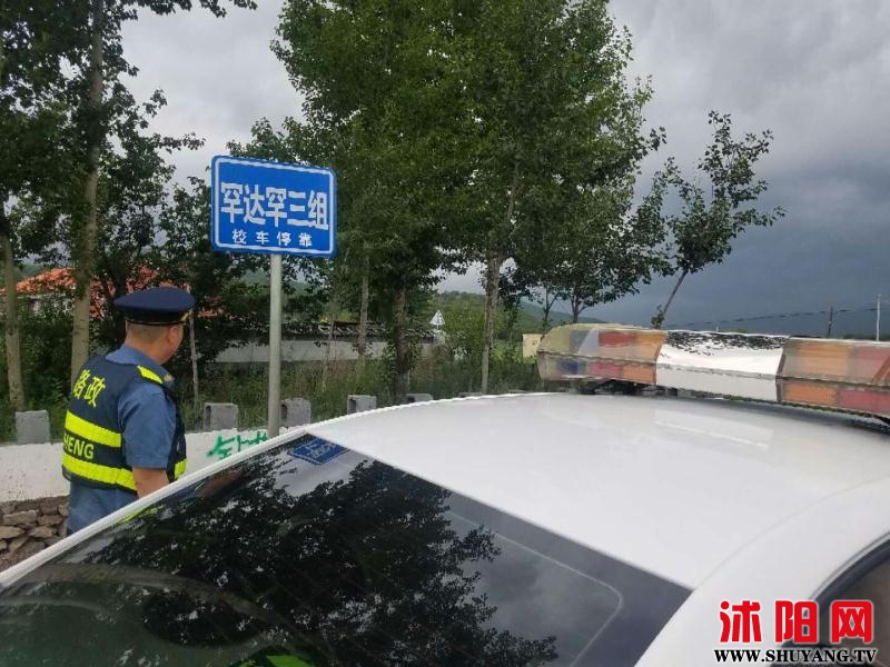 扎蘭屯市公路養(yǎng)護(hù)管理站新舉保障校車行駛安全.jpg