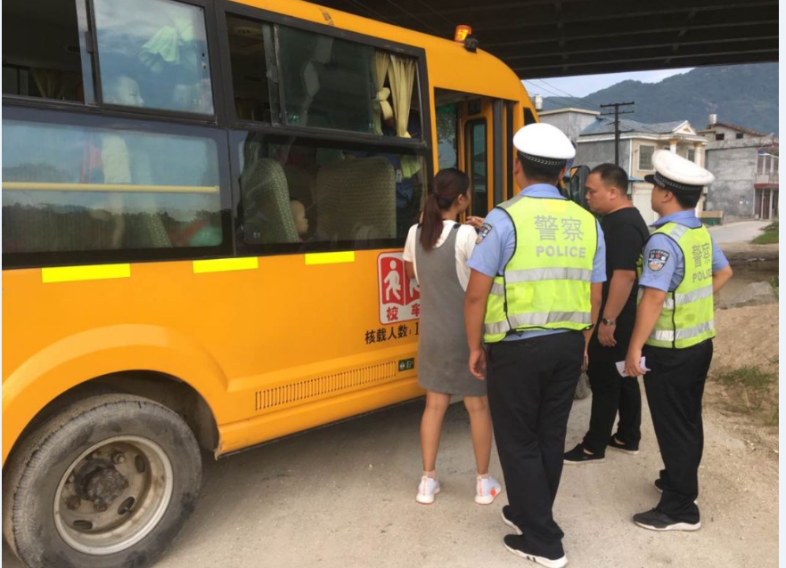 湖南岳陽市南江鎮(zhèn)：開展校車運(yùn)營安全執(zhí)法大檢查