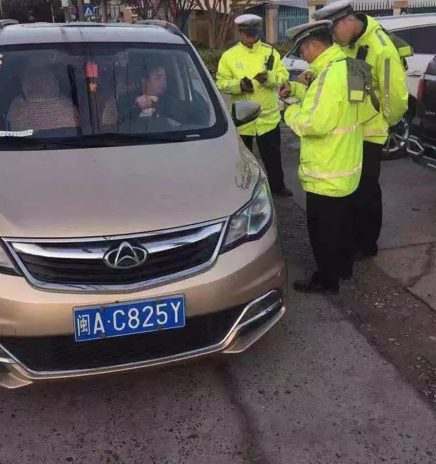 校車安全無小事，福清交警嚴查嚴處“黑校車”!!!