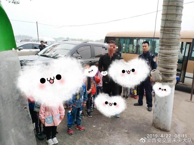 西安一非營(yíng)運(yùn)中巴當(dāng)校車 19個(gè)座位載了34人 觸犯刑法
