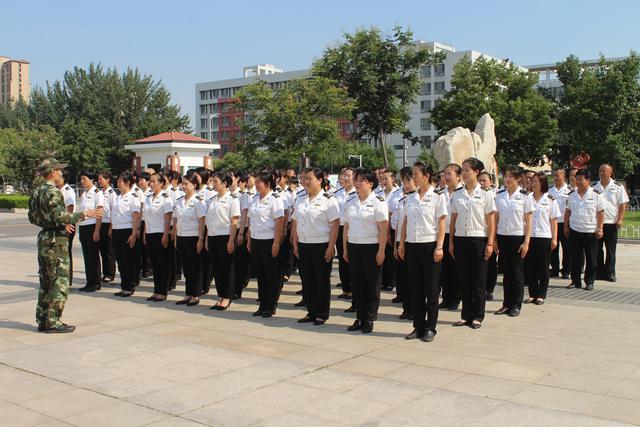 開學(xué)在即，膠州溫馨校車員工操場“點(diǎn)兵”
