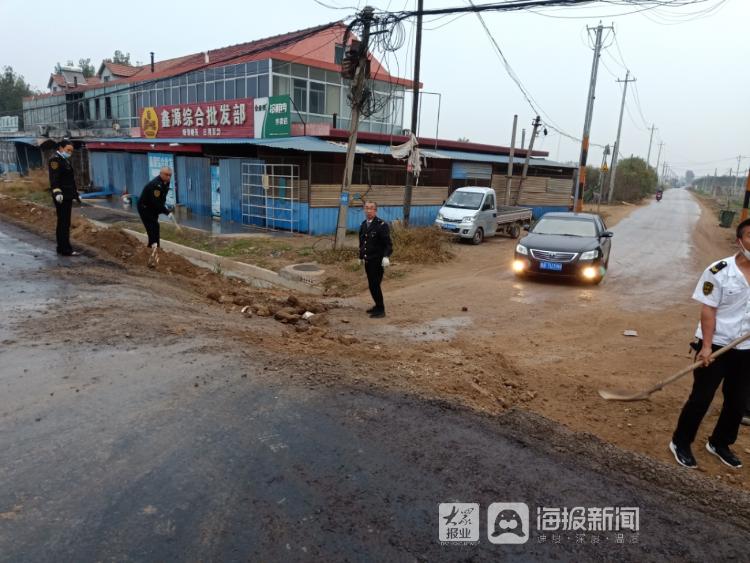 最美校車人：交運校車駕駛員義務墊土修路 方便過往行人