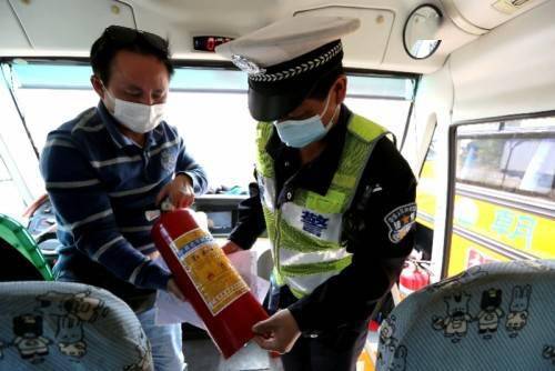 開學倒計時！深圳交警集中查校車、開展校園交通安全專項治理