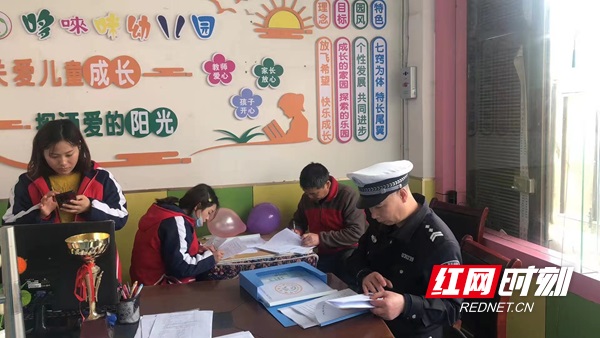 鳳凰縣：筑牢學生安全防線 持續(xù)開展校車頑瘴痼疾集中整治行動