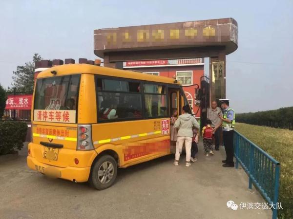 洛陽(yáng)交警開(kāi)出萬(wàn)元罰單，超員、未取得校車(chē)駕駛資格被罰！