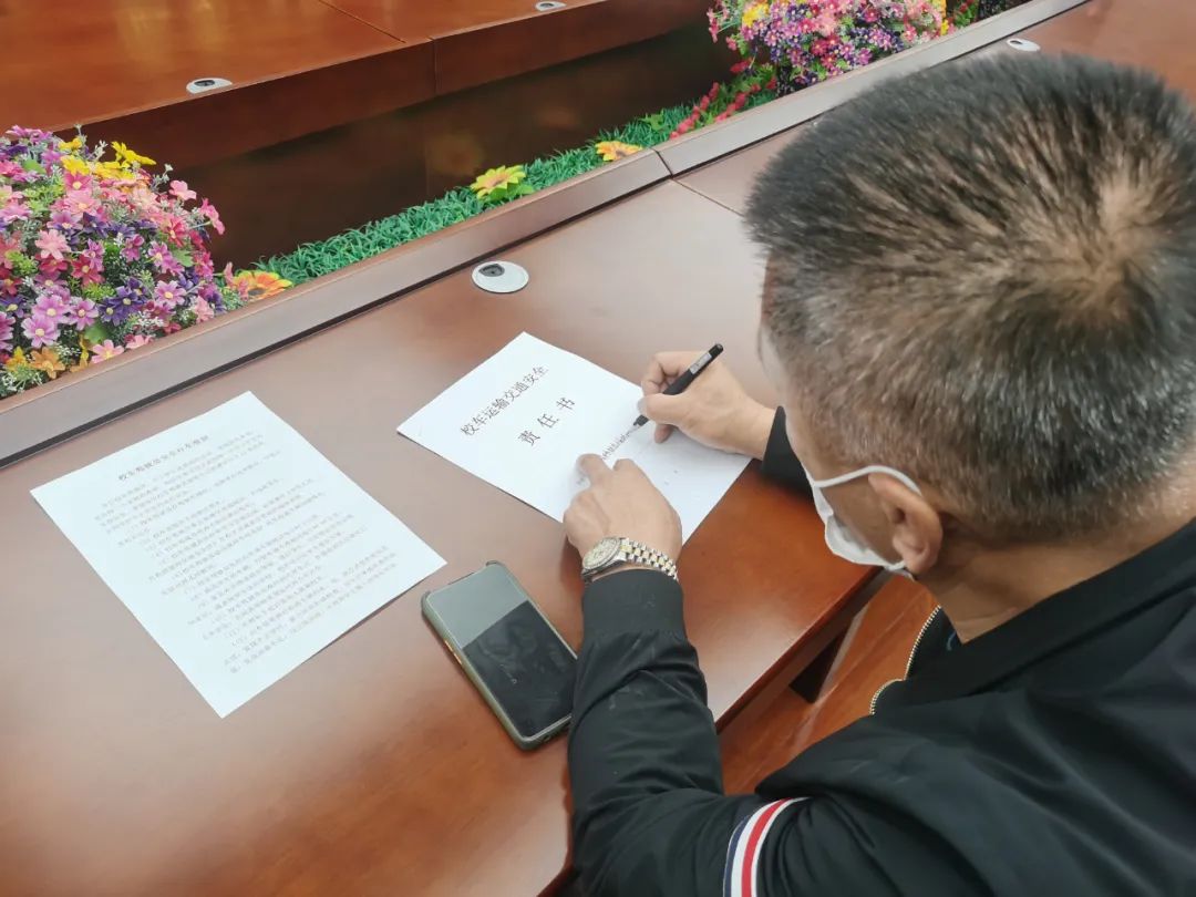 四平交管支隊鐵東大隊聯合鐵東教育局組織校車負責人、駕駛人開展交通安全集中培訓活動
