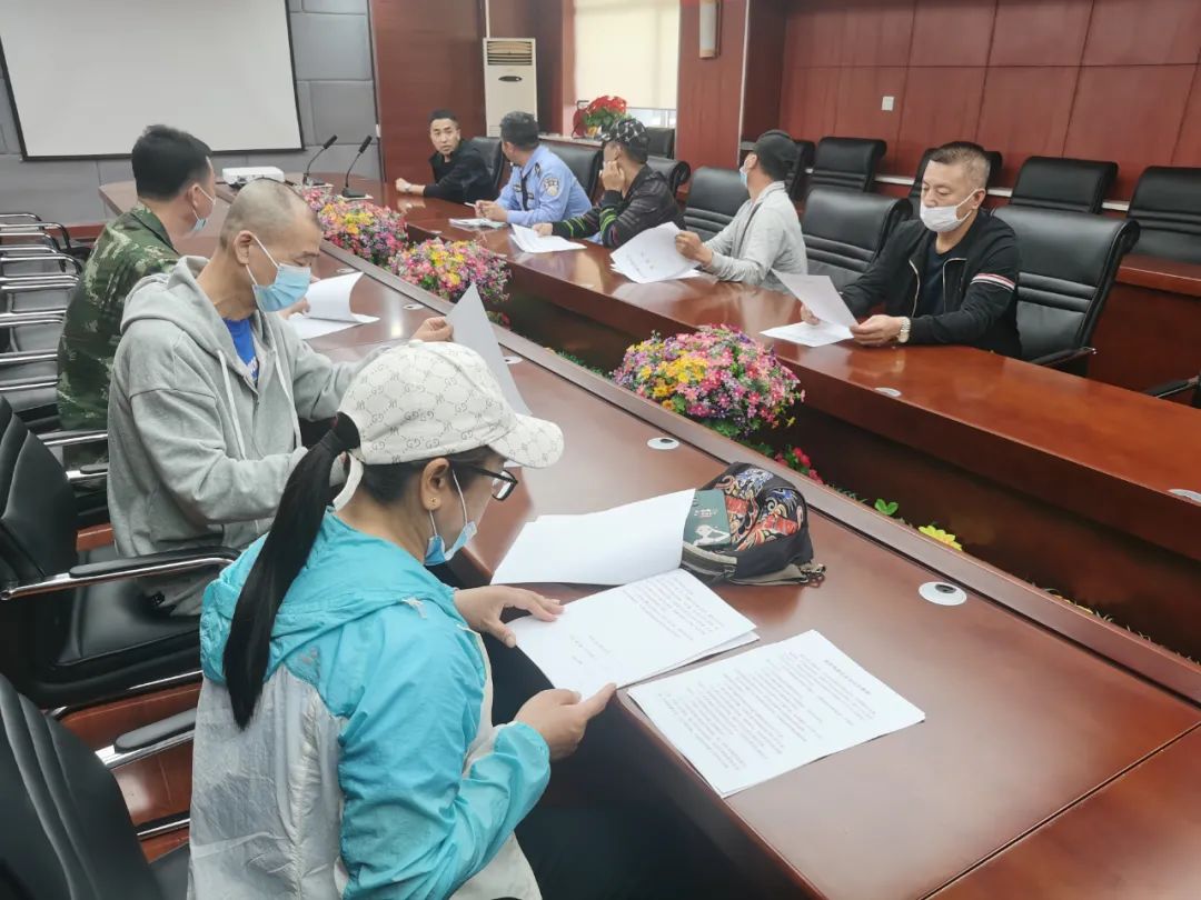 四平交管支隊鐵東大隊聯合鐵東教育局組織校車負責人、駕駛人開展交通安全集中培訓活動