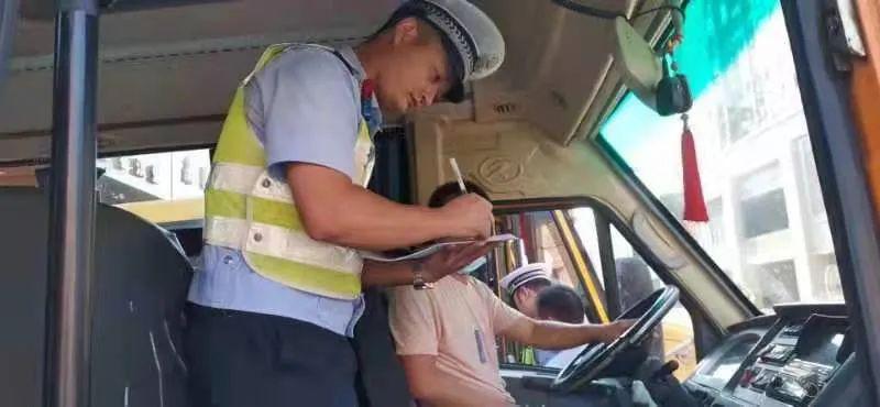 關注校車安全，沅江交警在行動！
