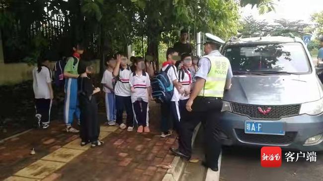 臨高：面包車充當“校車” 核載7人竟裝了14名小學生
