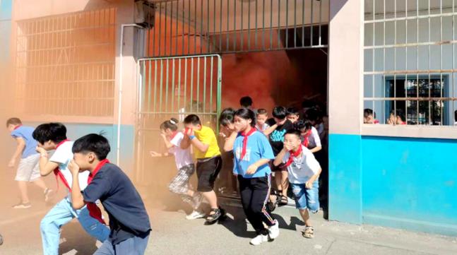 青林鄉中心小學開展應急疏散演練，筑牢校園安全防線