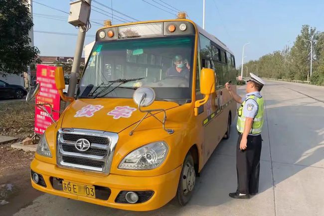 當場查獲！贛榆警方及時消除一起校車安全隱患