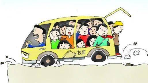 建湖五輛校車超載上路被活逮，車內擠滿學生、家長和老師！