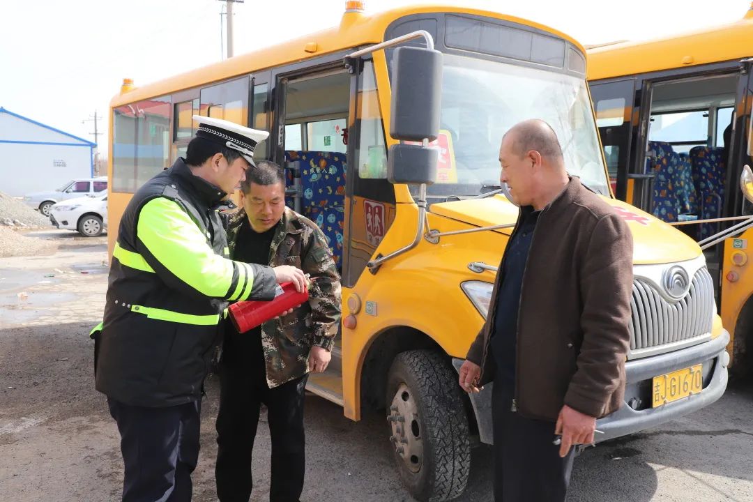 松原市乾安縣公安局交警大隊：校車安全檢查 筑牢“護學(xué)屏障”