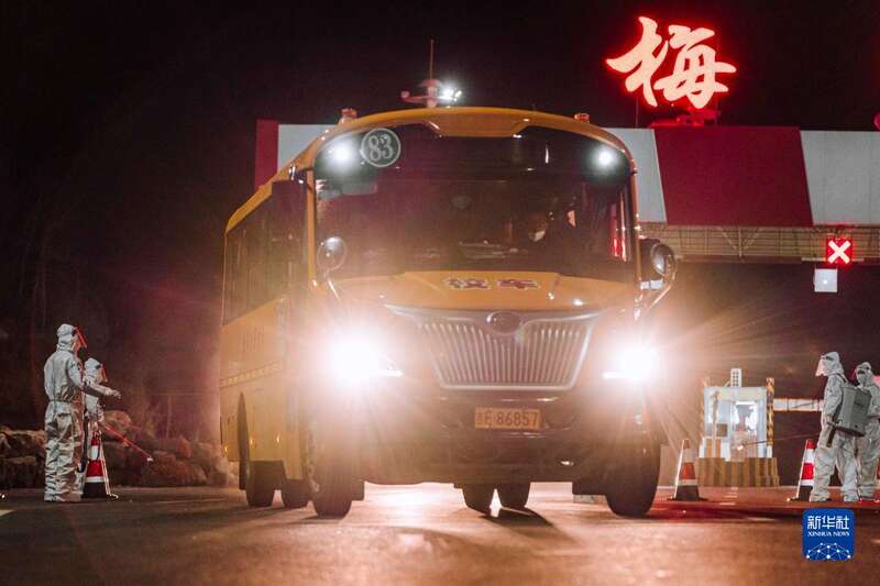 疫情下往返于長春、梅河口的“校車”