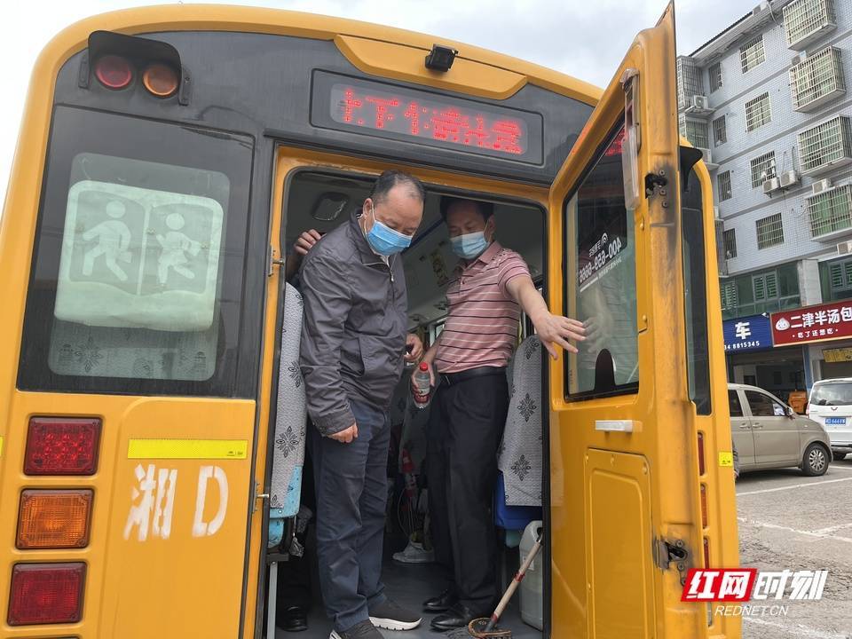 加固學(xué)生出行“安全鎖” 蒸湘區(qū)開展校車安全專項(xiàng)整治行動(dòng)