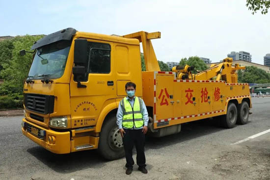 蕭山浦陽(yáng)鎮(zhèn)中心小學(xué)開(kāi)展校車突發(fā)情況應(yīng)急疏散演練