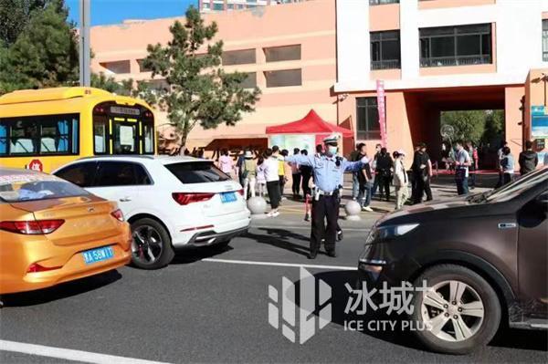 接送孩子咋停車？“校園周邊停車提示”來了