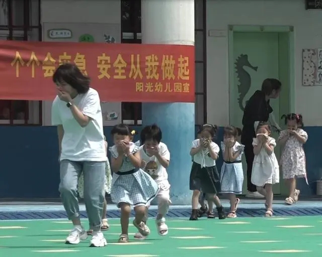 韶山市開展校車、幼兒園火災應急救援演練
