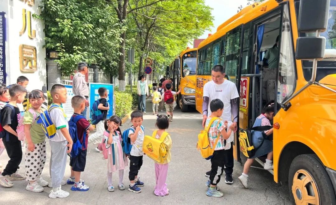嚴(yán)把校車“安全關(guān)”，守護(hù)平安上學(xué)路|安康高新第二幼兒園校車安全排查