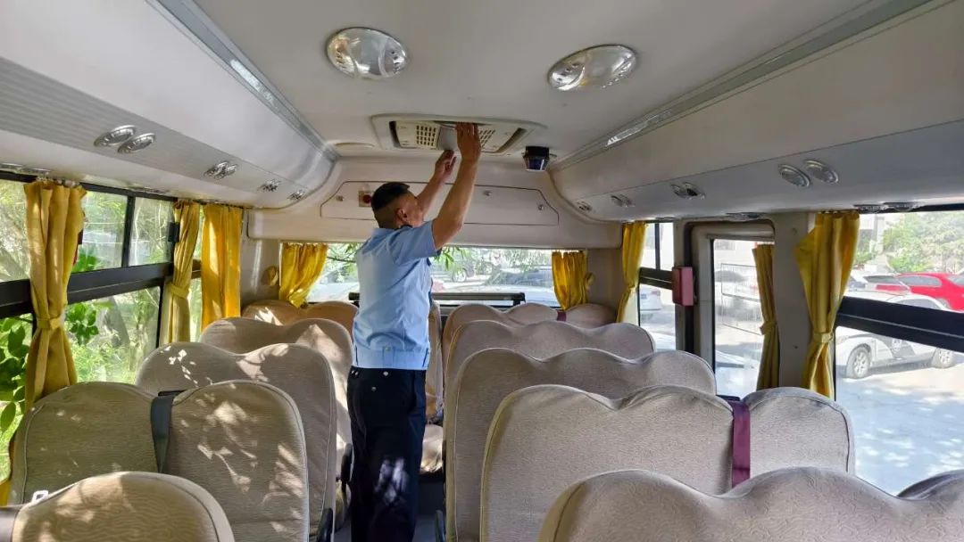 福?？h公安局交警大隊(duì)車管所開展校車安全大檢查