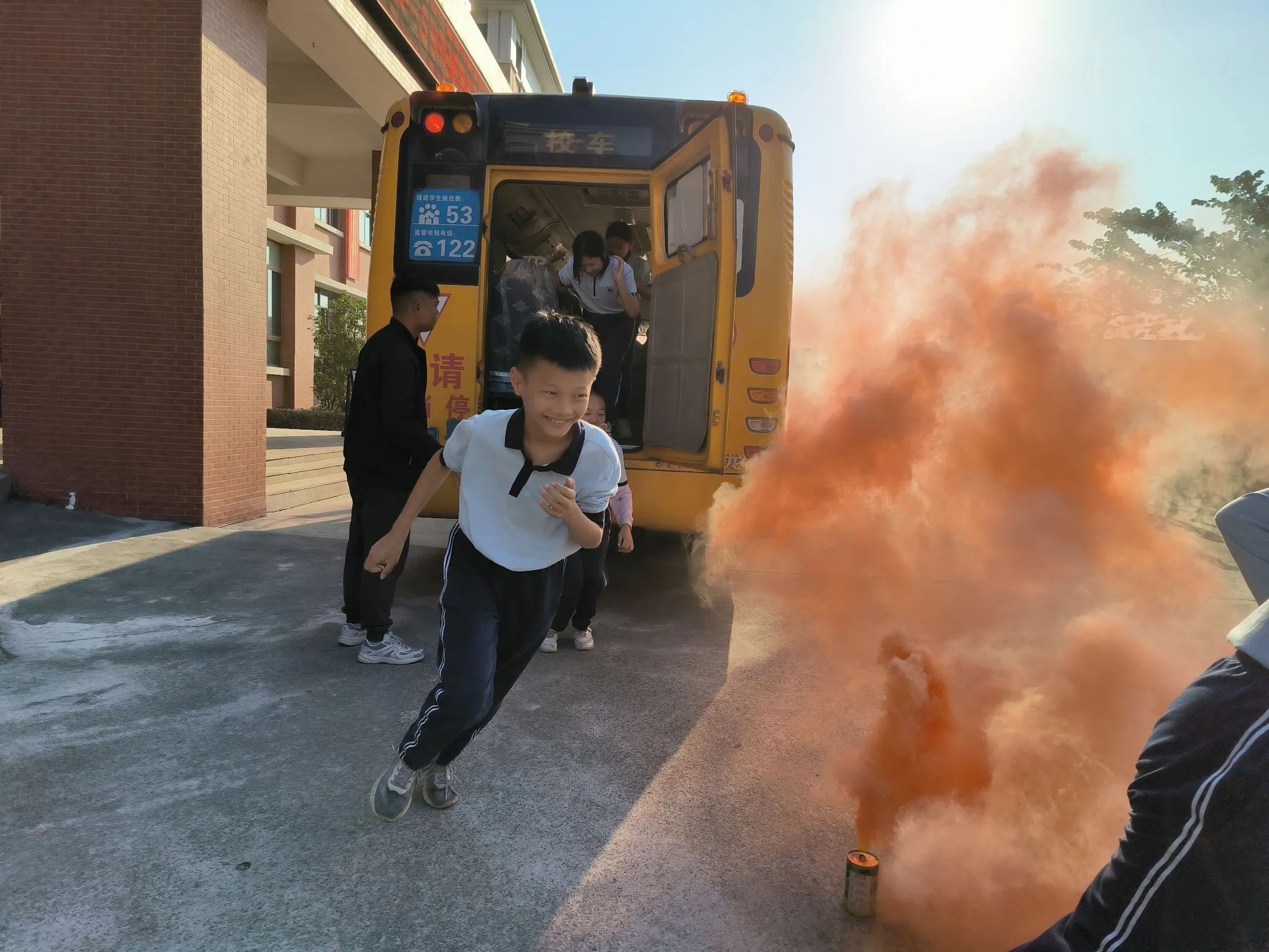 為愛護航，安全伴我行——古鎮新徽學校校車安全演練活動紀實