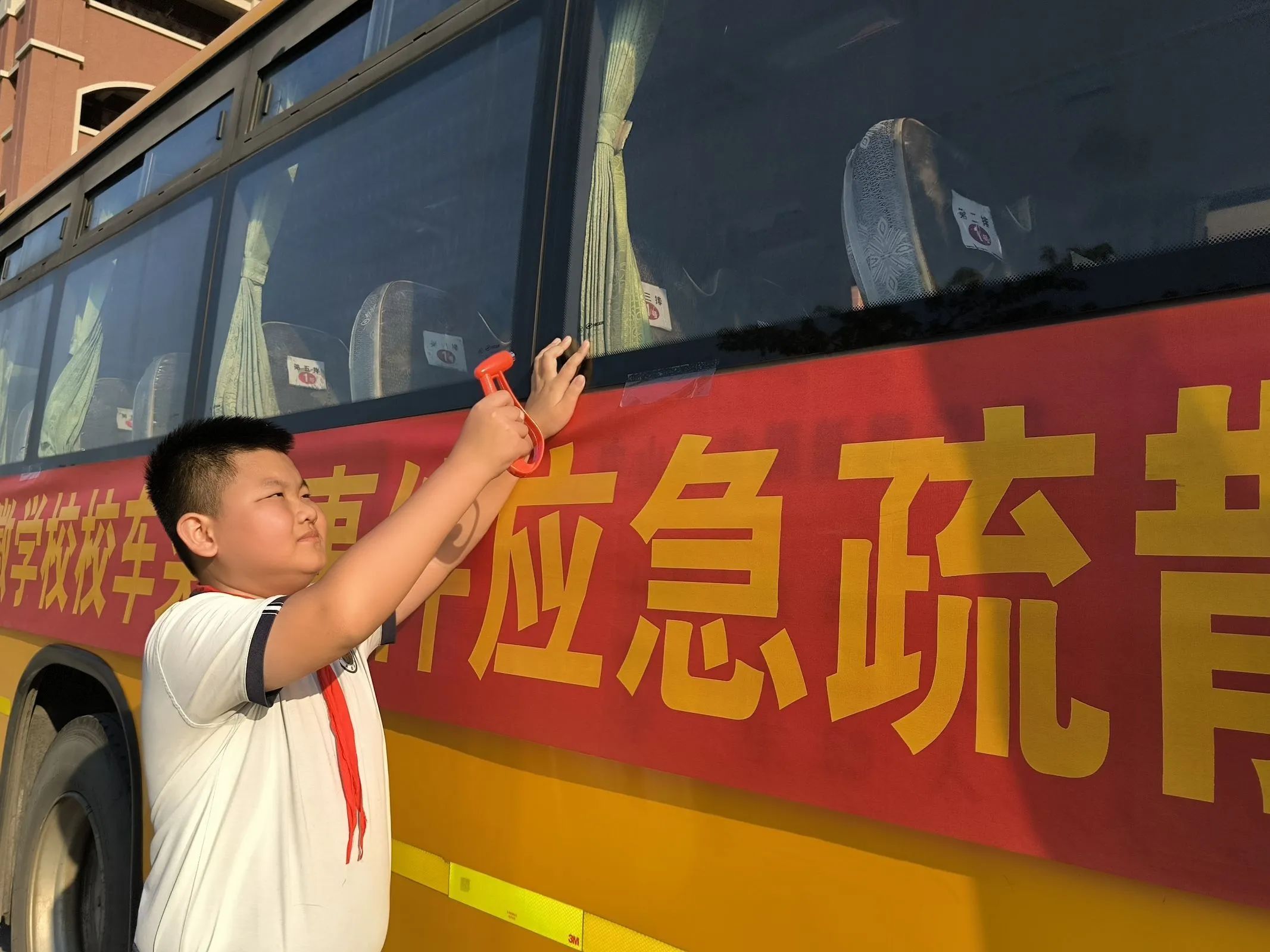 為愛護航，安全伴我行——古鎮新徽學校校車安全演練活動紀實