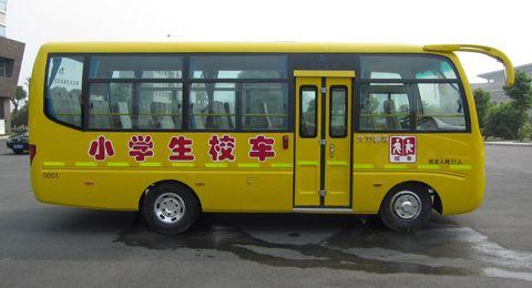 看國外校車 發(fā)展中國安全校車