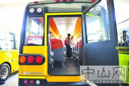 孩子們的“長鼻子校車”