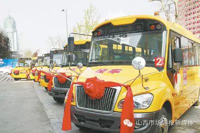 孩子們的“長鼻子校車”