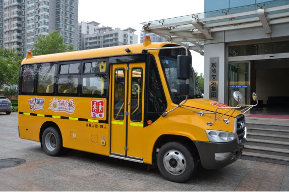 2017年“百城千校——安凱校車(chē)公益行”活動(dòng)舉辦