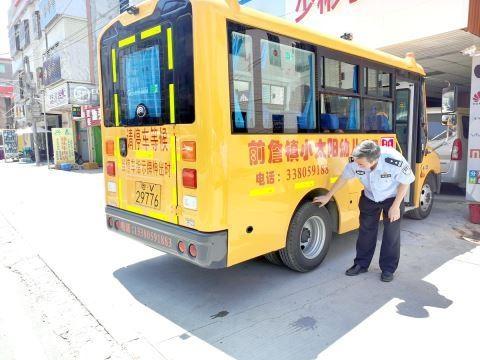 惠來縣交警大隊(duì)聯(lián)合惠來縣教育部門開展校車安全大檢查 共同守護(hù)學(xué)生平安上學(xué)路