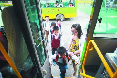 校車服務(wù)全面覆蓋陽(yáng)新縣惠及1.5萬(wàn)學(xué)生