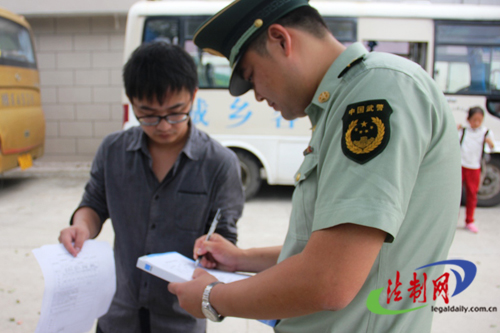 浙江寧波邊防支隊(duì)開展國慶前校車安全檢查活動(dòng)