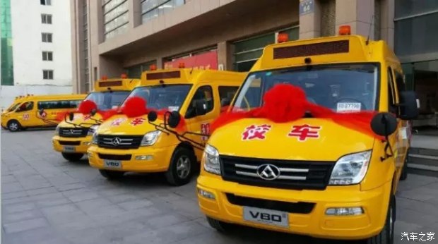 從一張被追尾的校車(chē)圖片再談校車(chē)安全