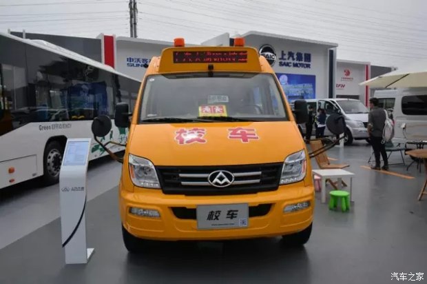 從一張被追尾的校車(chē)圖片再談校車(chē)安全