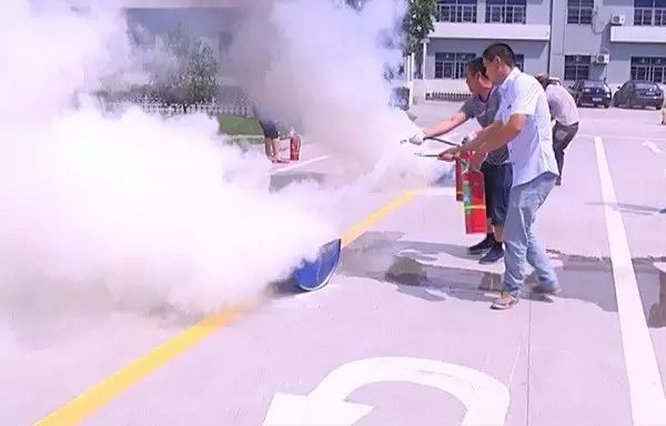 校車突發事故？浙江諸暨浣東街道中心學校來演練