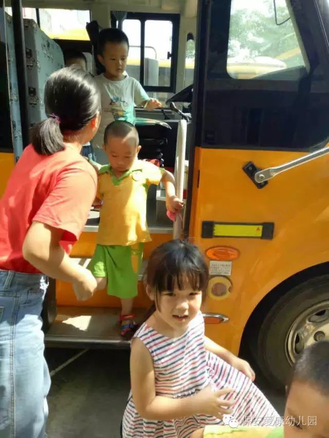 深圳保安康幼兒園校車安全學(xué)習(xí)活動(dòng)及演練活動(dòng)