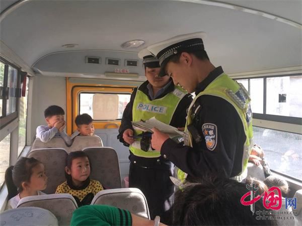 河南開封土柏崗嚴管校車 家長很放心