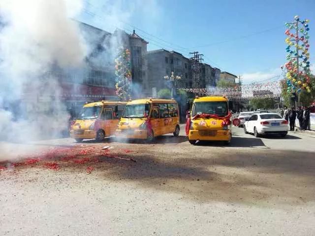 在農村，校車已不僅僅是校車