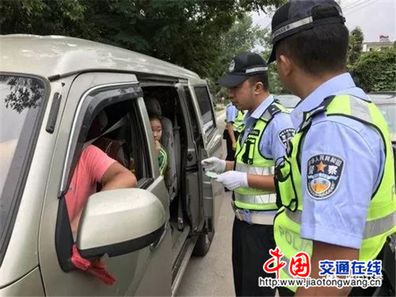 雅安交警向“黑校車”開戰