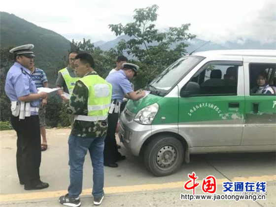 雅安交警向“黑校車”開戰