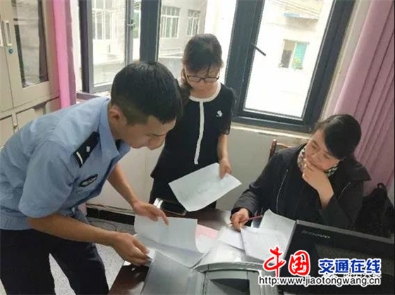 雅安交警向“黑校車”開戰
