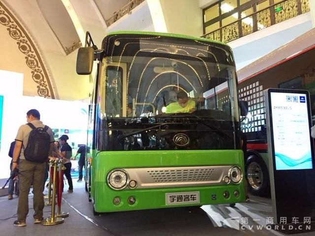 智能化與高端化產(chǎn)品亮相 宇通打響道路運輸?shù)谝粯? border=