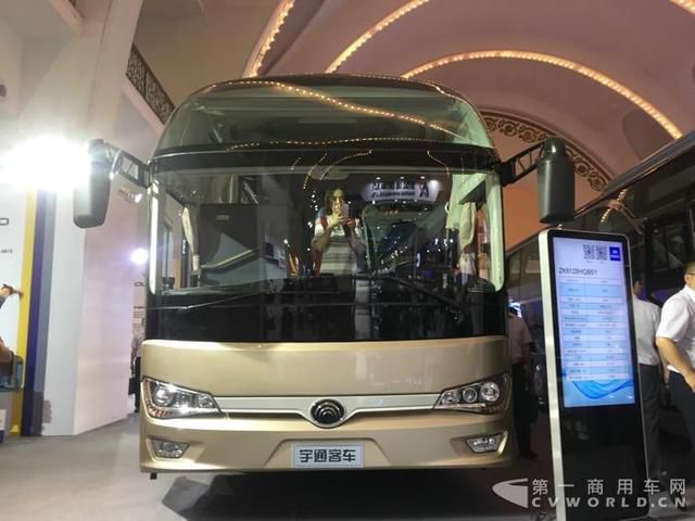 智能化與高端化產(chǎn)品亮相 宇通打響道路運輸?shù)谝粯? border=
