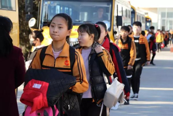 突泉縣60輛校車確保4865名學(xué)生安全出行