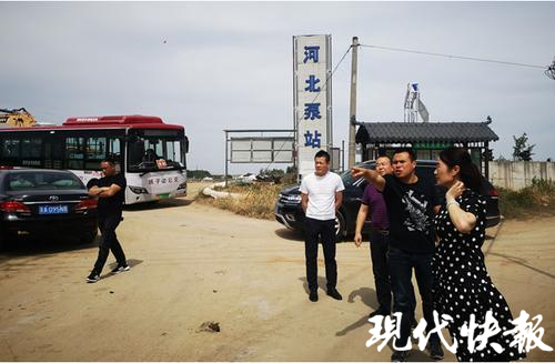 施工影響校車?？?，街道現場辦公解決